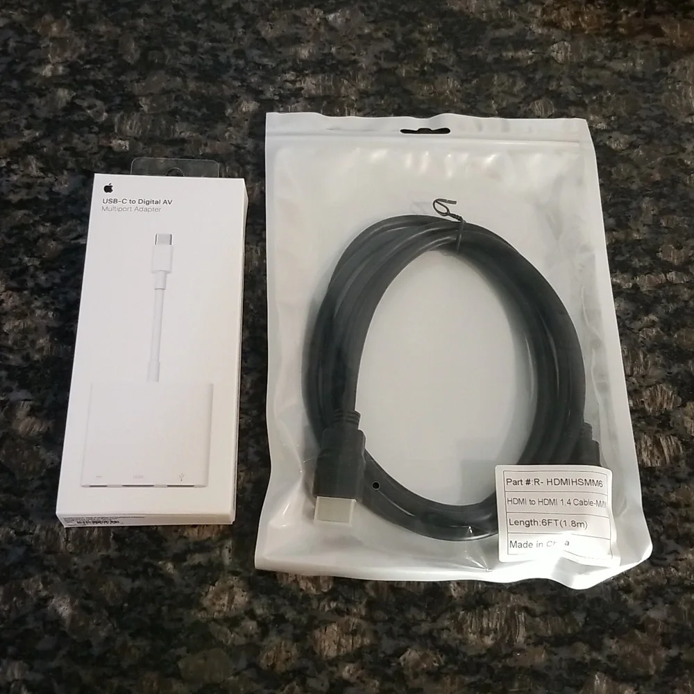 Apple USB-C Digital AV Multiport Adapter (+ HDMI cable)